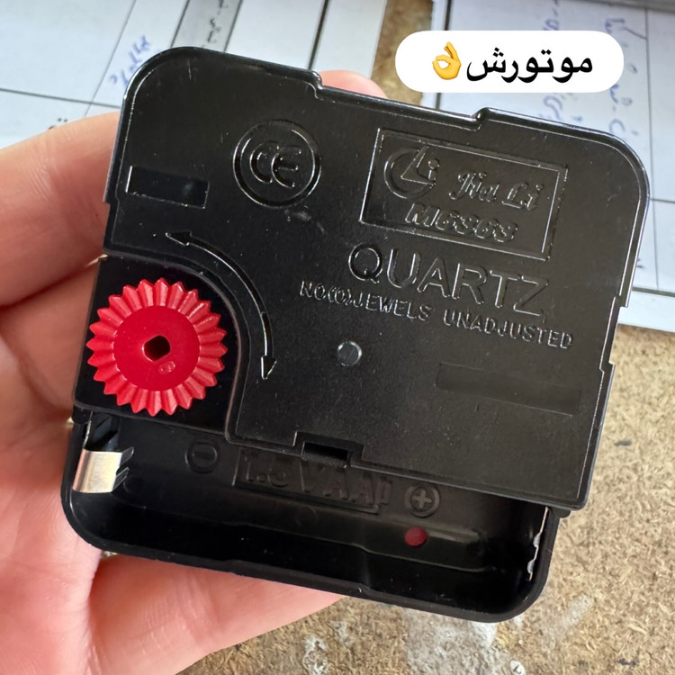 ساعت دیواری مدرن از جنس فلز مناسب هر فضا